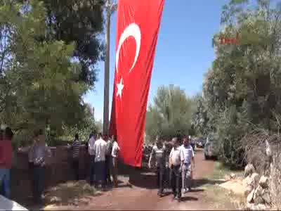 Astsubay Halisdemir'in baba evinde yas ve gurur bir arada
