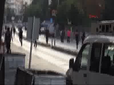 İstanbul Acıbadem'de askerler teslim oldu