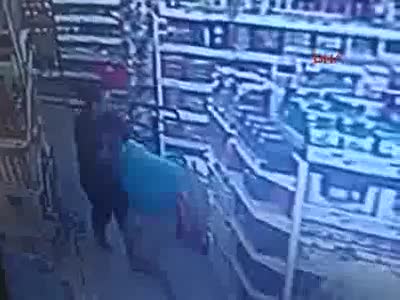 'Sesini kesmezsen seni Özgecan gibi yaparım' diyerek tartakladı.
