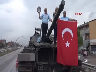 Tanklarla hatıra fotoğrafı
