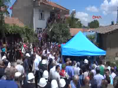 Şehit polisi binler uğurladı
