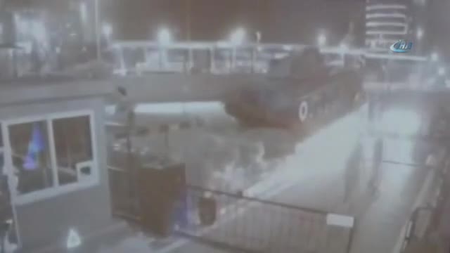 Darbeciler tankları kışladan böyle çıkardı