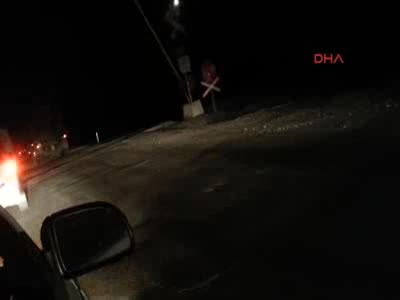 En kritik anlarda komandoların aracına çıkan kadın direksiyonu bırakmadı
