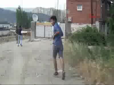 Bilecik'te gençler fuhuş yaptırdığı öne sürülen Ugandalı sığınmacıyı kovaladı