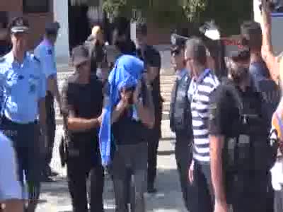 Yunanistan'dan 8 askere 2'şer ay hapis