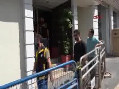 Bursa'da polisi ayağından vurdu, mermisi bitince yakalandı