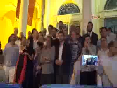 Ünlülerden İzmir'deki demokrasi nöbetine büyük destek