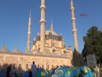 Edirne'de güreş sevgisi sokakta yatırdı