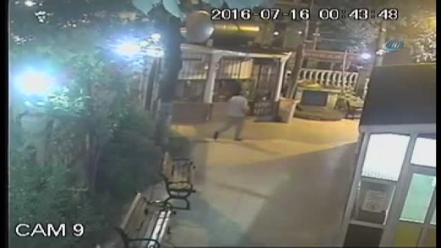Sela okunan camiye saldırdı, "Sizin devriniz bitti" dedi
