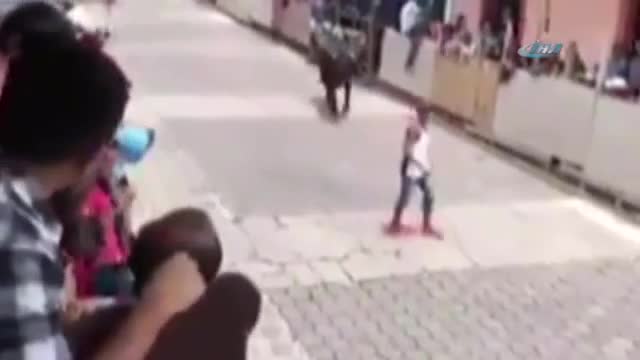 Boğaların yoluna çıktı, yedeği darbeyle yerden kalkamadı