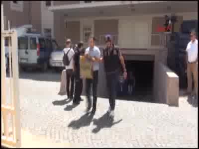 İzmir'de gözaltındaki askerler  adliyeye sevk edildi