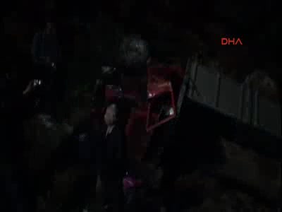 Kamyon şarampole devrildi: 1 ölü, 1 yaralı