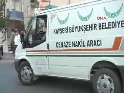 İşçi servisinin altında kalan 12 yaşındaki çocuk öldü