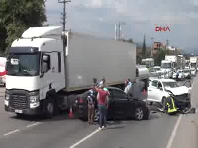 Cip otomobile çarptı 3 yaralı