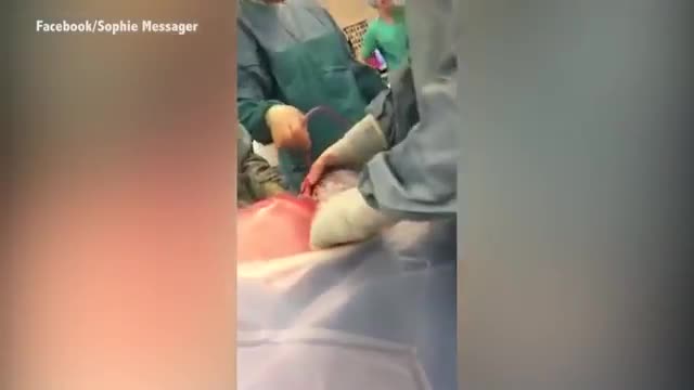 Bebek kendi elleriyle doğdu
