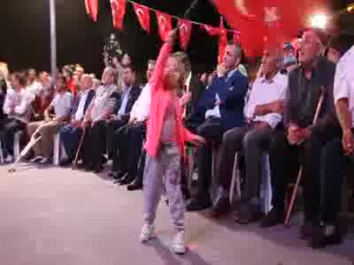 Demokrasi meydanlarının minik kahramanları