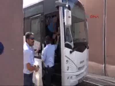 Kayseri'de adliyeye çıkarılan 43 polisten 32'si tutuklandı