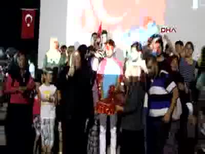 Demokrasi nöbetinde ellerine kına yakılarak askere uğurlandı