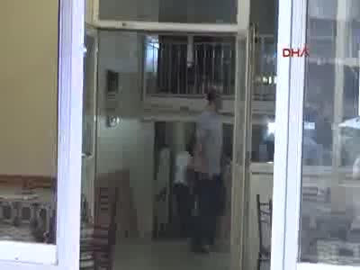 Bursa'da özel harekat polisi kahvede intihar etti