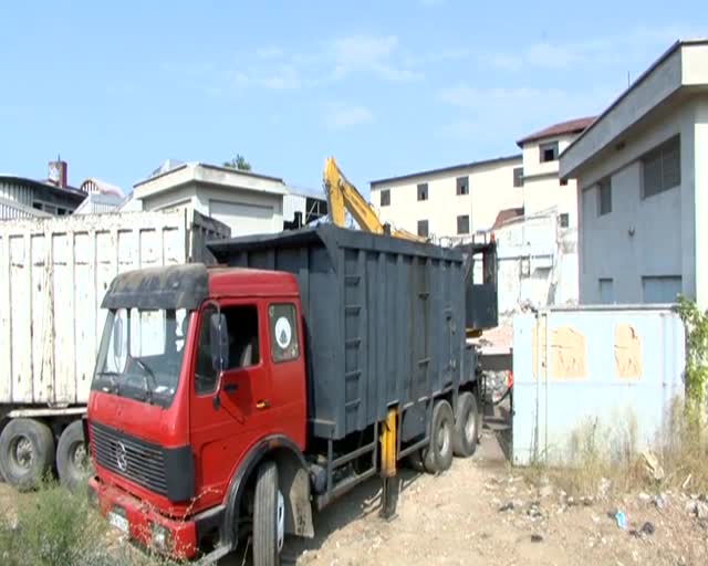 Bursa'da Malcılar'a ait eski fabrika binalarının yıkımı başladı!