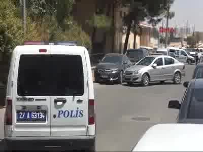 Gaziantep'te el freni çekilmeyen otomobil paniğe neden oldu