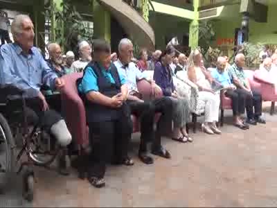 Opera sanatçılarından huzurevi sakinlerine konser
