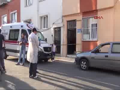 Evine zorla girmek isteyen tesisatçıyı av tüfeğiyle öldürdü