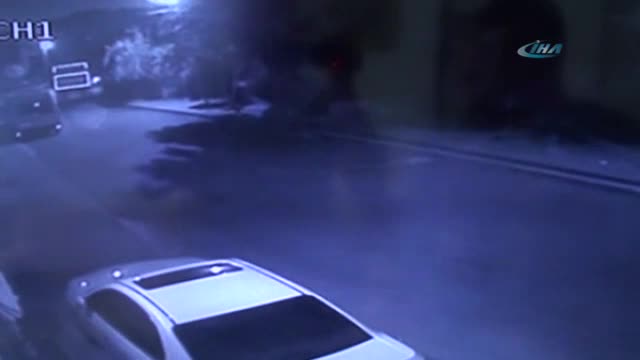 Boşandığı eşinin ailesine ait otomobili yaktı