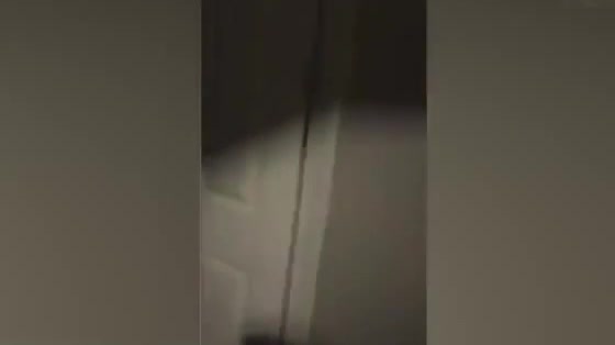 Kocasının metresini çırılçıplak kapı dışarı etti!