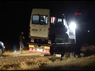 Bitlis'te 1 ton bomba yüklü minibüs yakalandı