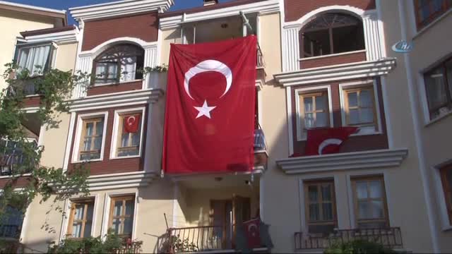 Orgeneral Akar'dan şehidin ailesine ziyaret