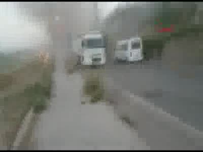 Diyarbakır'da 5 kişinin hayatını kaybettiği saldırının hemen ardından çekilen görüntüler