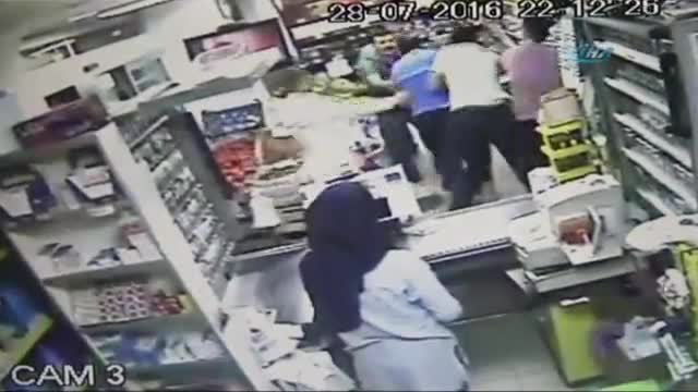 Bursa'da 10 yaşındaki kızının yanında 6 kişinin saldırısına uğradı!