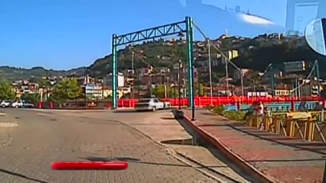 Baba, iki çocuğunu parkta oynarken kaçırdı