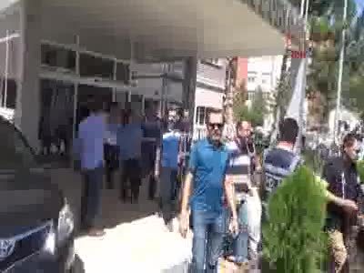 FETÖPDY'de gözaltına alınan kadın zabıt katibi ve psikolog, adliyeye getirildiğinde ağladı