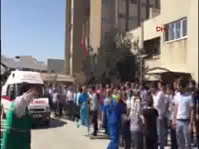 Elazığ'da emniyet müdürlüğü yakınında patlama, yaralıların hastaneye getirilişi