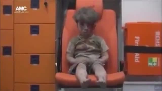 Suriyeli çocuğun bakışları dünyayı sarstı!