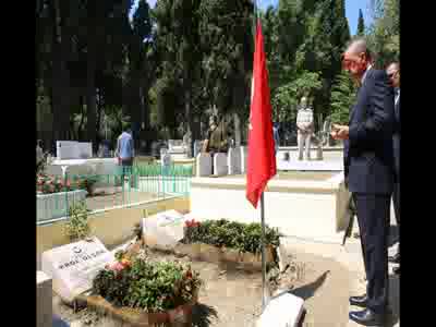 Cumhurbaşkanı Erdoğan'dan mezar ziyareti