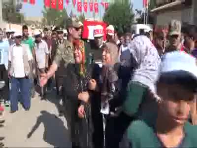 Şehit uzman çavuş Adem Özen son yolculuğuna uğrulandı - 1