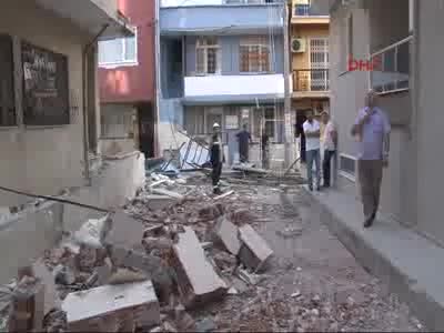Yıkım sırasında faciadan dönüldü