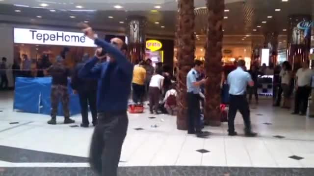 AVM'de akılalmaz ölüm! 6. kattan düştü