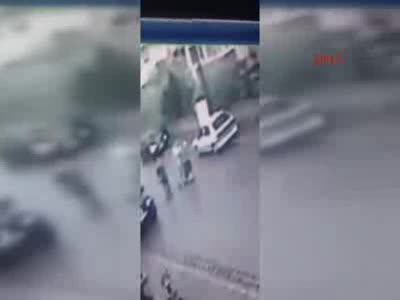 Babasına saldıran komşusunu sokak ortasında böyle öldürdü