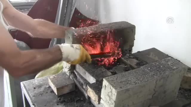 Bursalı bıçakçılar siparişlerini yetiştirmeye çalışıyorlar
