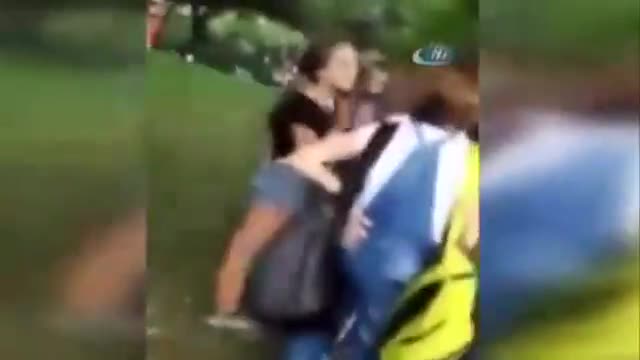 Bursa'da tekme tokat kız kavgası kamerada