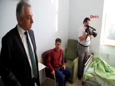 Hakkari valisi yarali askerleri ziyaret etti