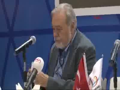 İzmir Fuarı'nda söyleşiye katılan İlber Ortaylı'ya yoğun ilgi