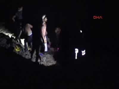 Gölete uçan otomobilden kurtuldular
