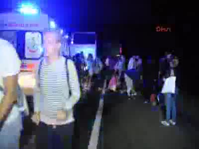 Makedon tur otobüsü, TIR'a çarptı 1 ölü, 38 yaralı - 2