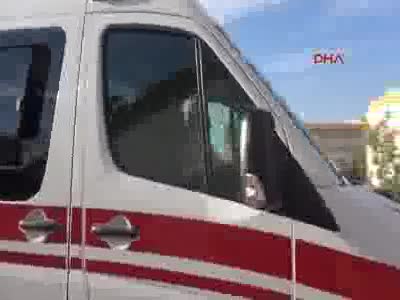 Kaza yaptı, eşinin elini öpüp özür diledi