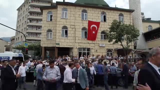 Bakan Müezzinoğlu Bursa'da cenaze törenine katıldı
